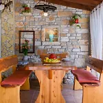 Rustic Istrian House Varesco *