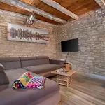 Rustic Istrian House Varesco Krnica