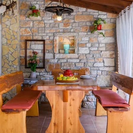 Rustic Istrian House Varesco *
