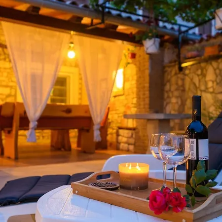 Rustic Istrian House Varesco בית נופש קרניצה