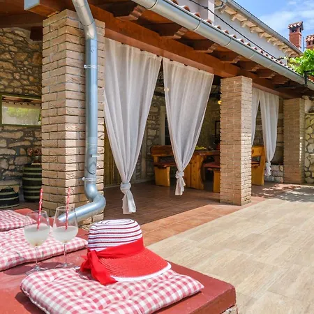 Rustic Istrian House Varesco בית נופש