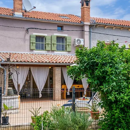 בית נופש Rustic Istrian House Varesco קרניצה