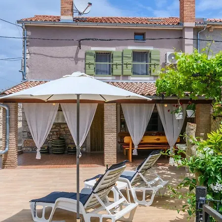 Rustic Istrian House Varesco בית נופש קרניצה