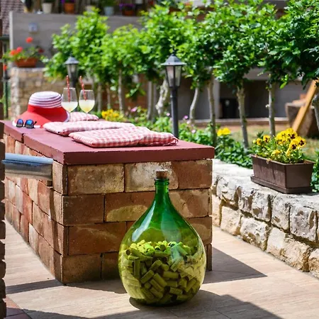 בית נופש Rustic Istrian House Varesco