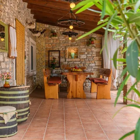 Rustic Istrian House Varesco *