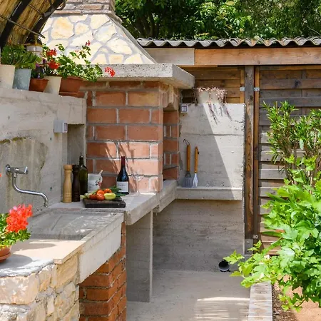 Rustic Istrian House Varesco בית נופש קרניצה