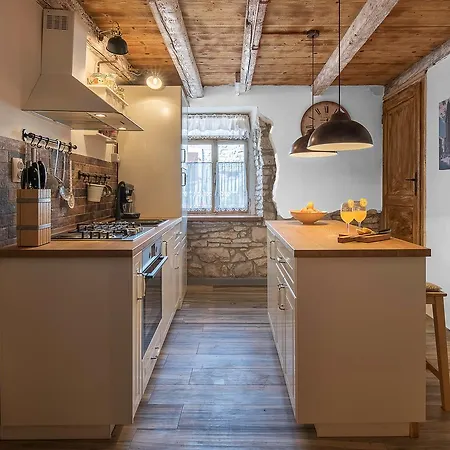 בית נופש Rustic Istrian House Varesco