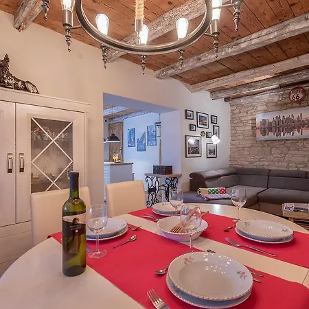 בית נופש Rustic Istrian House Varesco