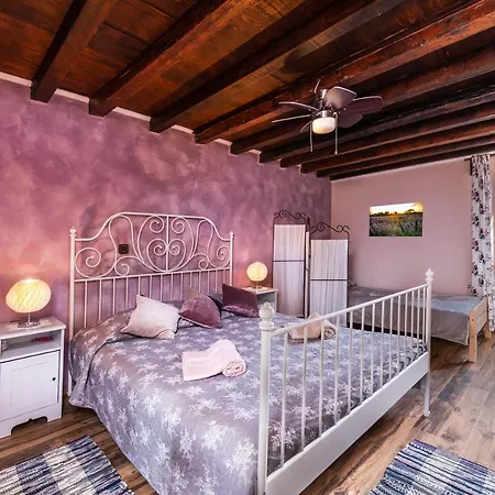 Rustic Istrian House Varesco בית נופש *