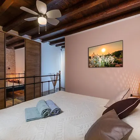 Rustic Istrian House Varesco בית נופש *